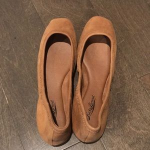 Tan flats